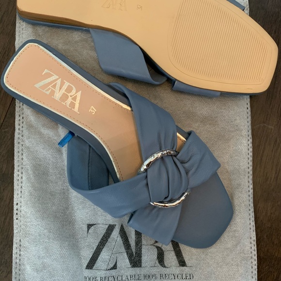 Sandal, slides, slipper - Picture 2 of 3